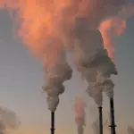 Smog in calo, ma la soglia del 2030 è già un test di realtà