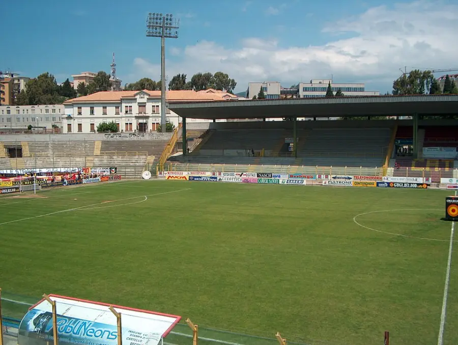 Catanzaro, Stadio Ceravolo: avanti la gara per la tribuna