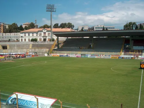Catanzaro, Stadio Ceravolo: avanti la gara per la tribuna