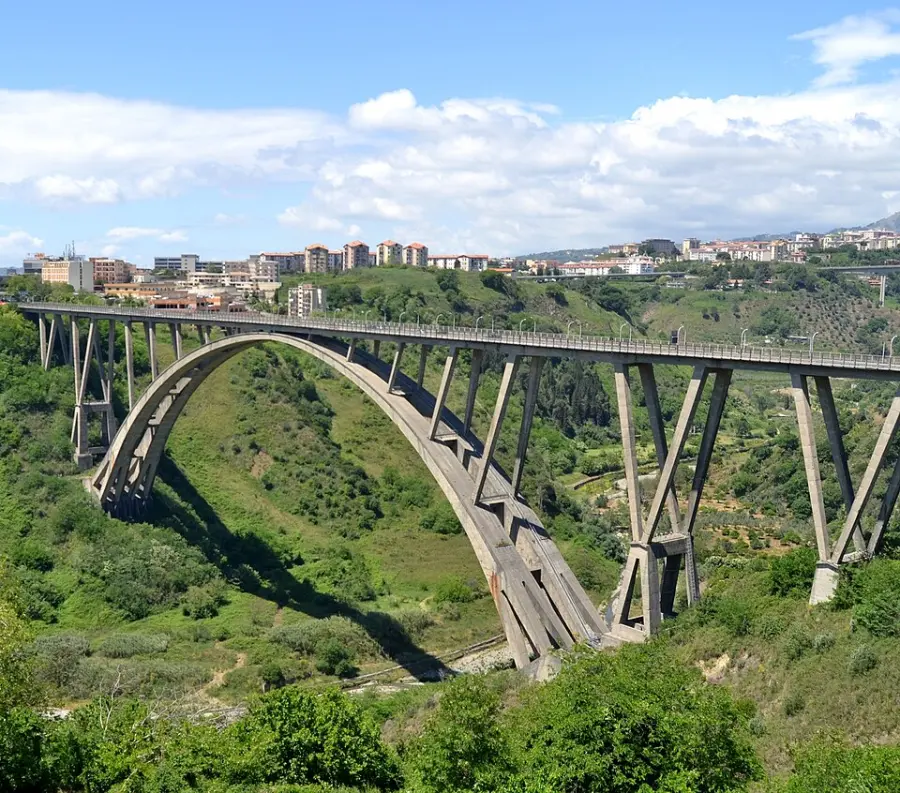 Il Viadotto Bisantis di Catanzaro: storia del ponte più alto d’Italia e panorama sulla valle